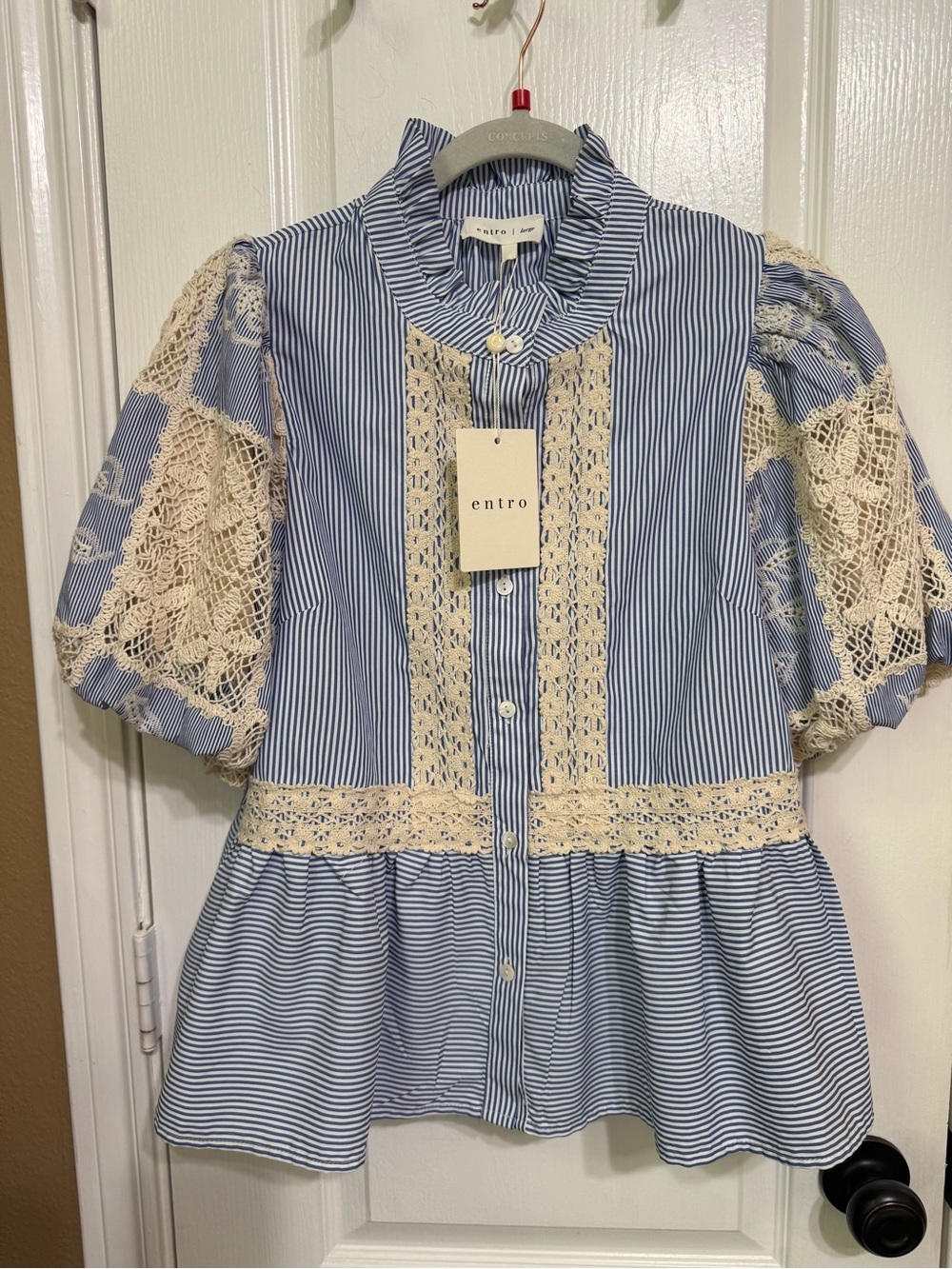 H152 NWT Entro S pp18 L p21 Blue & Cream Lace Trim Striped Button-Up Top - Picture 12 of 16